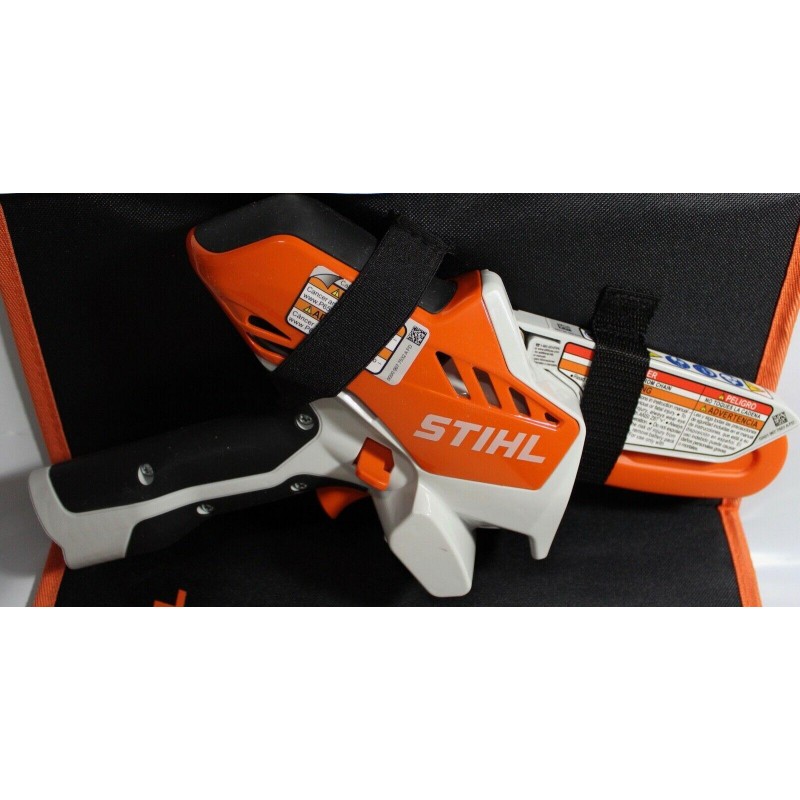 STIHL GTA 26 PRUNER CHAINSAW W/CARRYING CASE, BATTERY AND CHARGER.